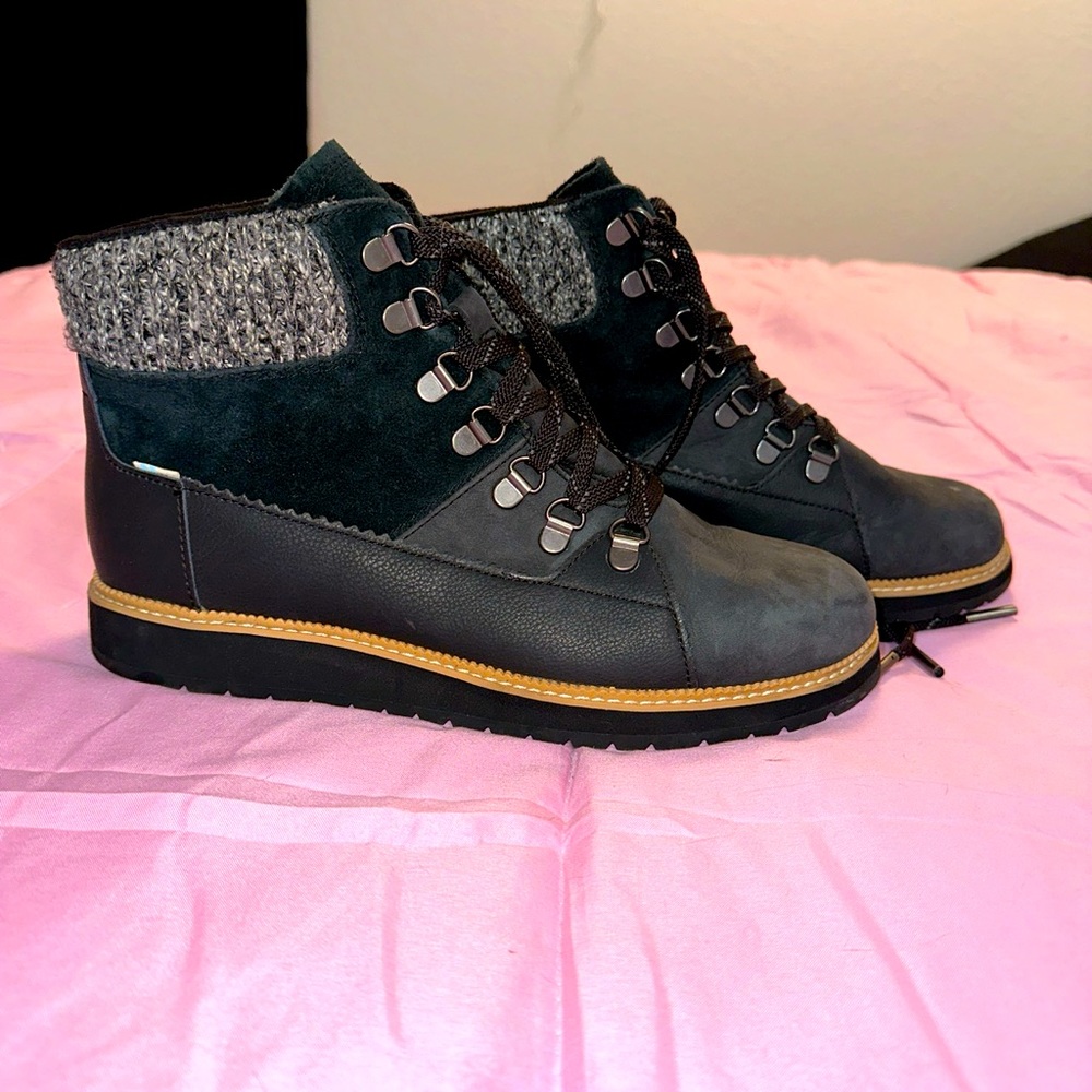 ⭐️SOLD⭐️ Black winter booties